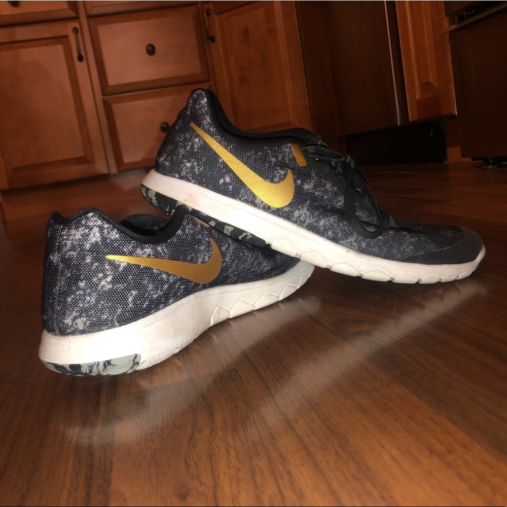 NIKE WOMENS FLEX EXPERIENCE RN 6 SNEAKERS